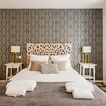 180 Suite Eden, Luxury APT at Sacré Coeur